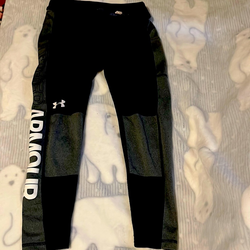 Under armor legging with pockets.